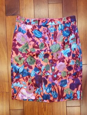 J. Crew The Pencil Skirt. Size 4 Vivid Floral Print.